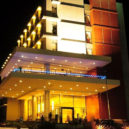 Aston Ketapang City Hotel Buitenkant foto